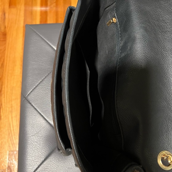 Black Shoulder bag in great condition. - Picture 4 of 5